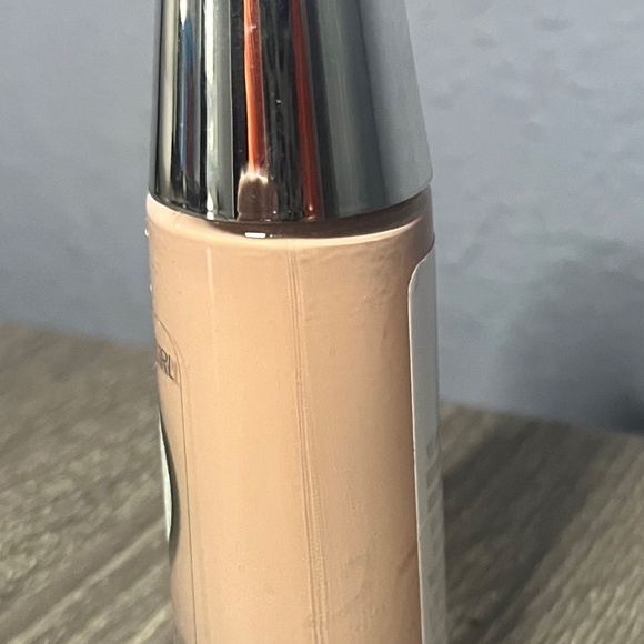 Covergirl Clean Sensitive Skin Liquid Foundation #240 Natural Beige Oil Free New - Picture 2 of 6